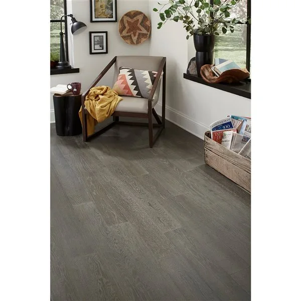 Plancher De Bois D'ingénierie Vieilli Bronco Préfini En Chêne De Hydri-Wood, 5 Po X 1/4 Po (16,68 Pi²) 2 Plancher De Bois D'ingénierie Vieilli Bronco Préfini En Chêne De Hydri-Wood, 5 Po X 1/4 Po (16,68 Pi²) – Image 2